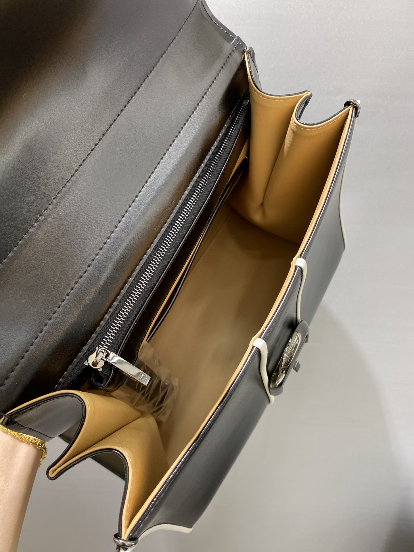 델보 브리앙 복스 토트백 미듐